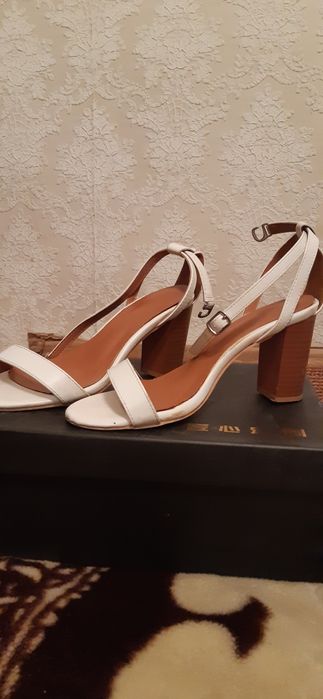 Босоножки женские