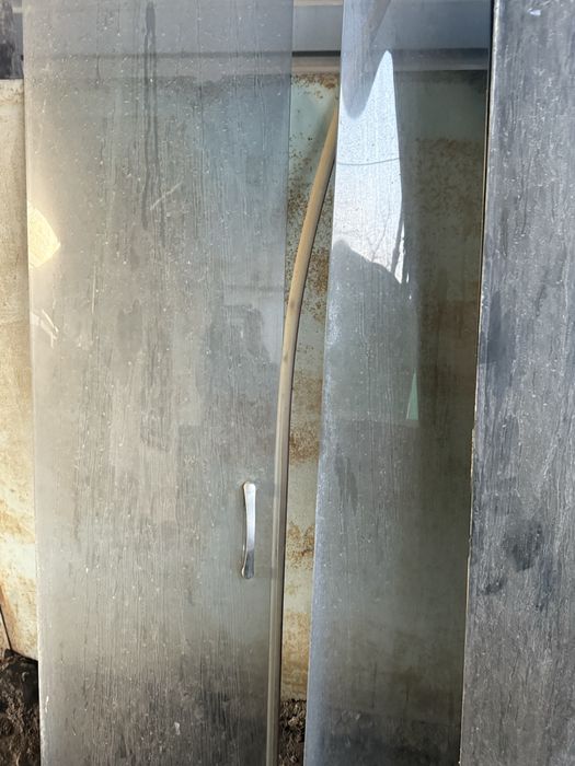 Мебель шкафы, душ кабинка.