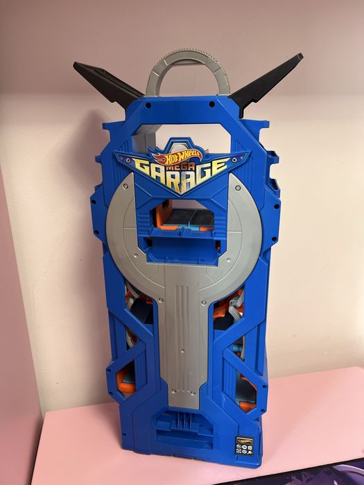 Гараж hotwheels