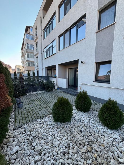 Închiriez apartament 2 camere!