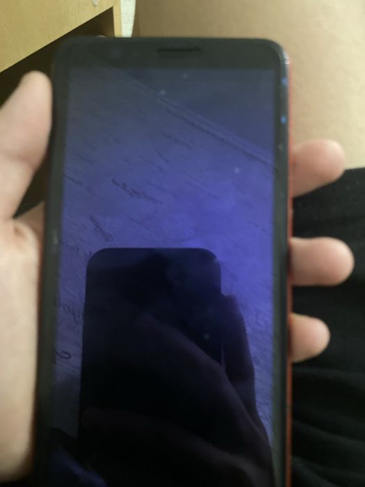 Продам телефон работает