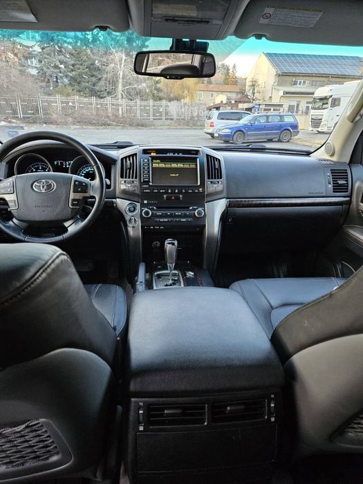 Toyota Land Cruiser V8