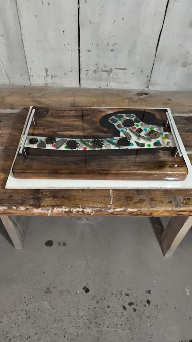 Столики журнальные,стелажи