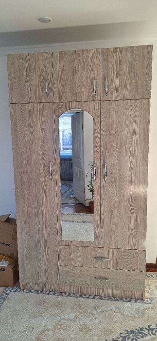 Шифоньер срочно продам