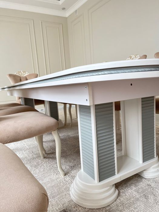 Стол стулья для гостиной