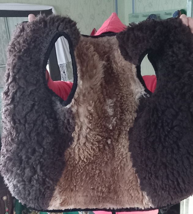 Vând vestă blană țărănească  veche de colecție - 550 lei