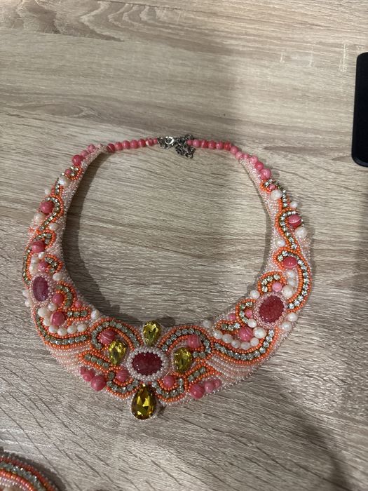 Саукеле, диадема, два браслета, пояс, ожерелье.