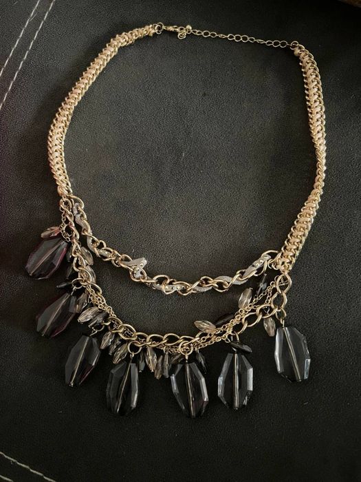 Бижута - колиета, обеци и пръстени