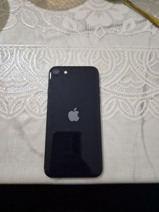Продам IPhone se(3 поколение)