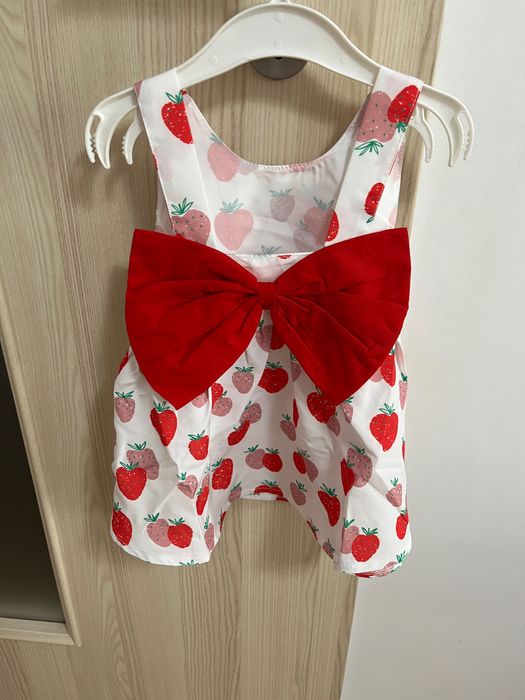 Set nou fetita cu pălărie și body din Reiat, mărimea 9-12l, 80