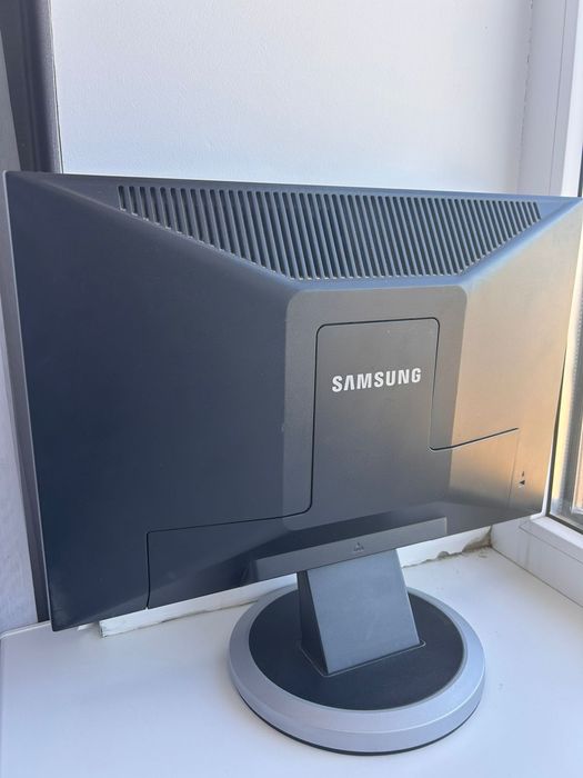 Монитор Samsung 19