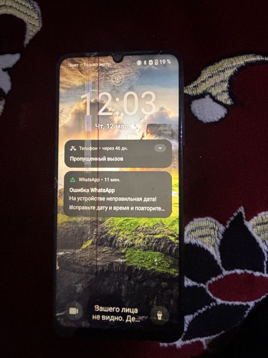 Realme c51 есть трешина и логает