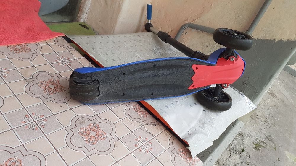 Продаю самокат Скутер