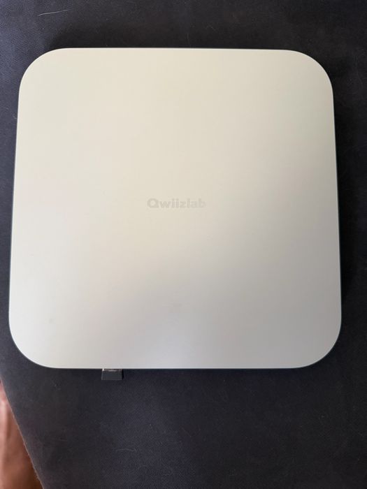 Hub USB-C Qwiizlab UH25 Pro cu Enclosure 2.5" – Design perfect pentru Mac Mini / Mac Studio