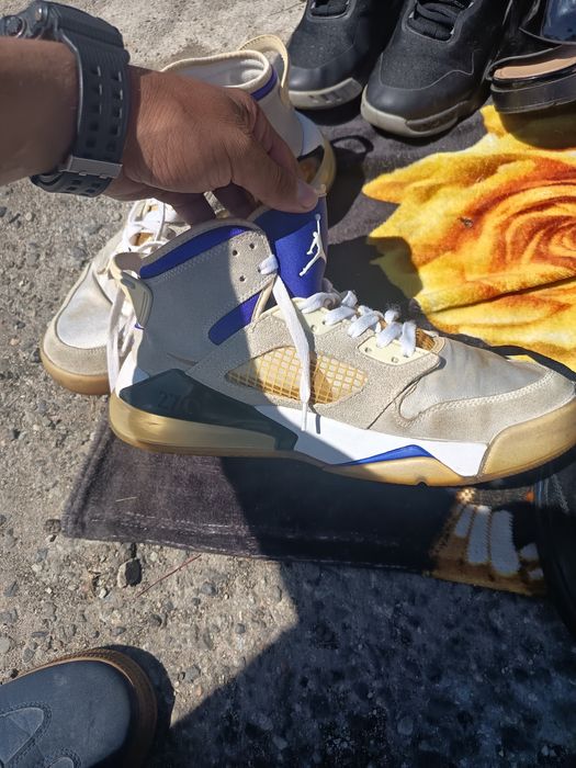 Vand Adidași de firma