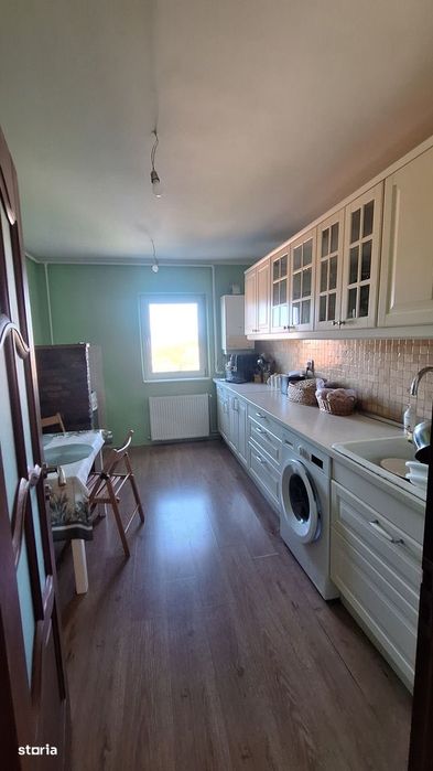 Apartament 4 camere, balcon, etaj 3, Râșnov