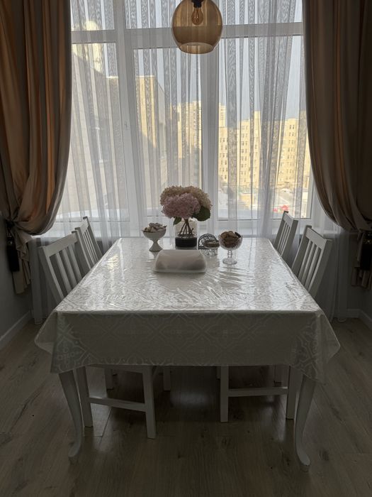 Кухонный квадратный стол