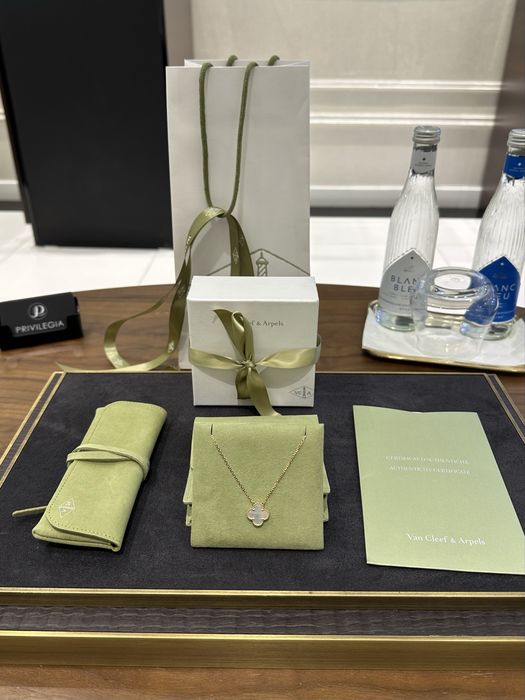 NEW Подвеска Van Cleef and Arpels Vintage Alhambra VCARA45900