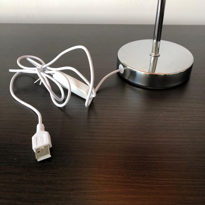 Продам настольную лампу