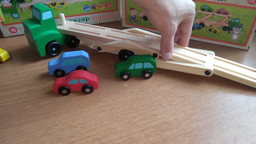 Голям Дървен Автовоз камион с 4 колички и подвижна платформа от дърво