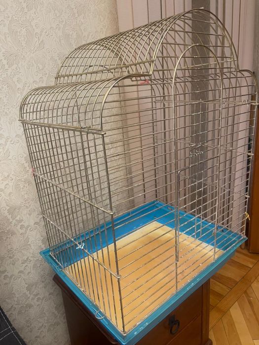 Продается большая клетка для попугая