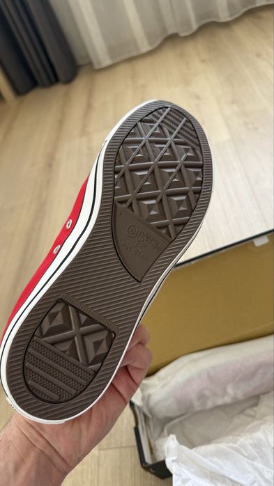 Продавам чисто нови кецове Converse All Star