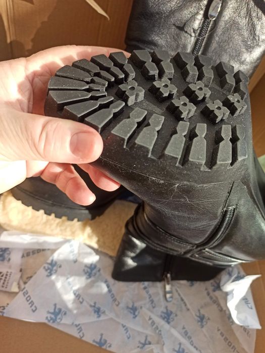 Зимние полусапожки ,новые