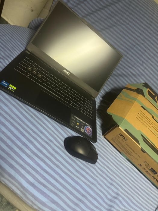 Vând laptop gaming msi cyborg a12uc  + garantie