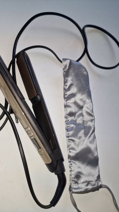 Placa remington cu afisaz reglarea temperaturii