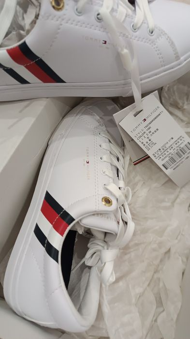 Продам кроссовки Томми оригинал