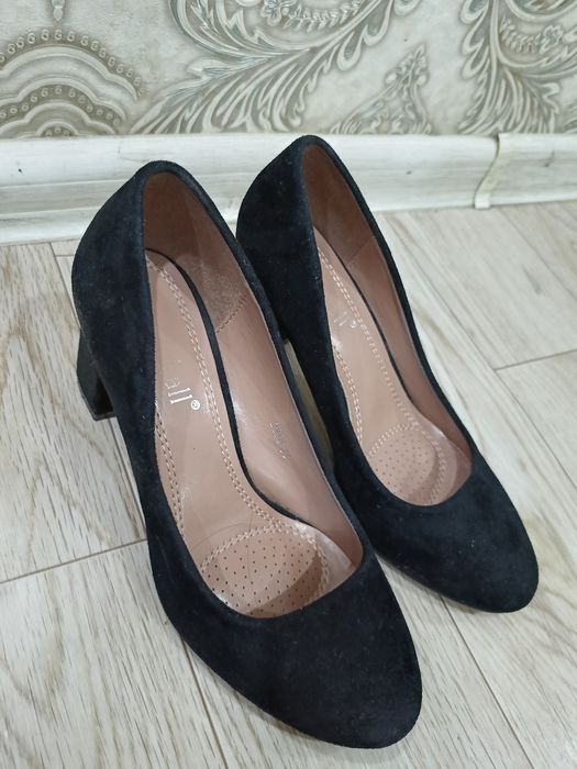 Продам туфли замша