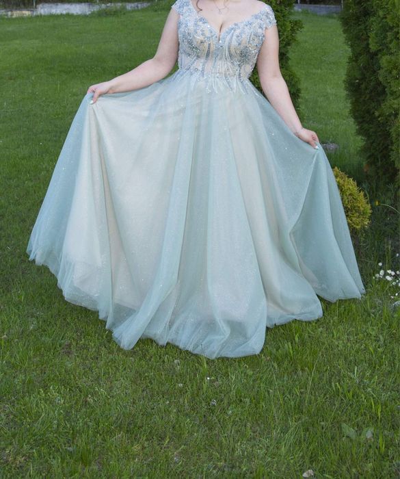 Елегантна бална рокля