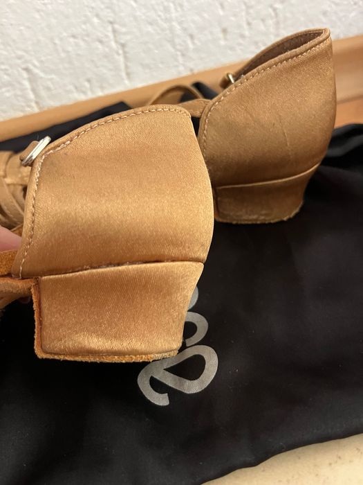 Обувки за Спортни танци