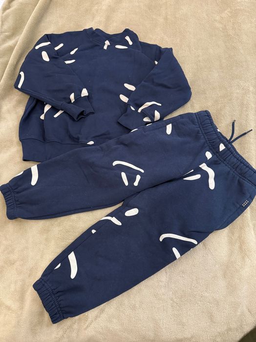 Спортен коплект на марката MOLO