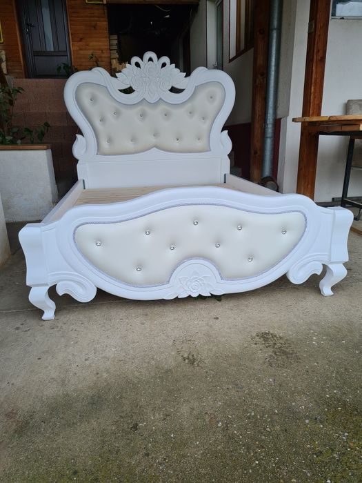 Pat dormitor sculptat alb perlat