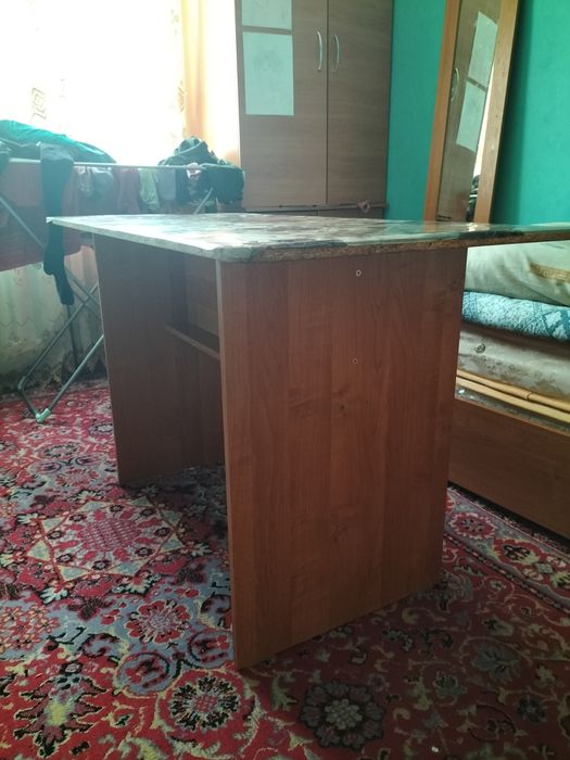 Кухонный стол со стульями