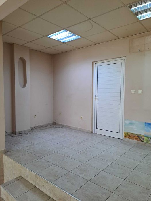 Дава се под наем Магазин в Добрич, Градска болница - 40 кв.м за 255 € - Снимка #3