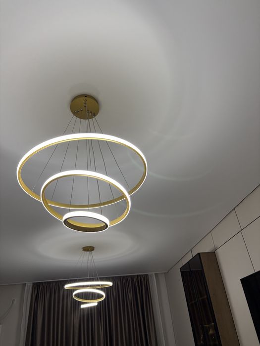 Люстра круглая.  2 шт