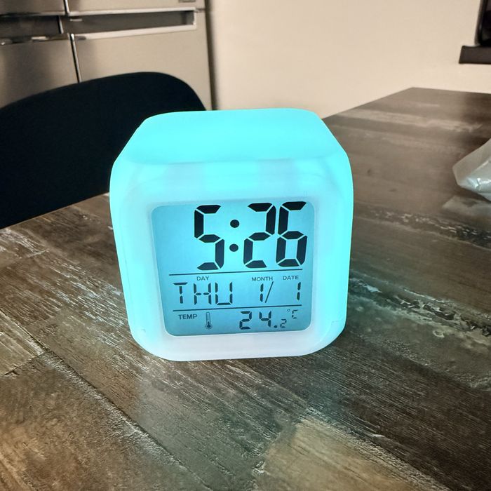Ceas patrat LED cu termometru!