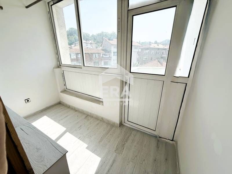 Продава се Тристаен апартамент в Благоевград, Широк център - 82 кв.м за 1011 €/кв.м - Снимка #4