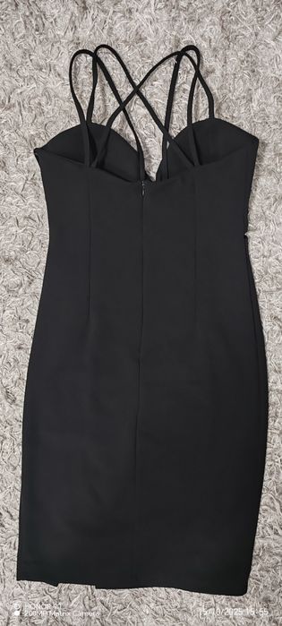 Продавам малка черна рокля