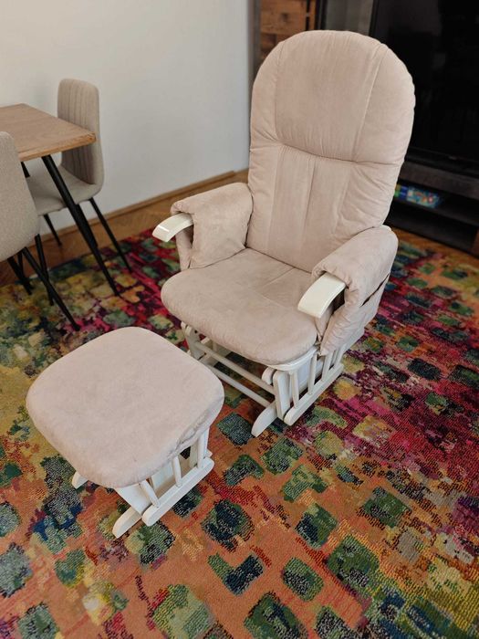 Scaun alaptare si taburet picioare marca Tutti Bambini