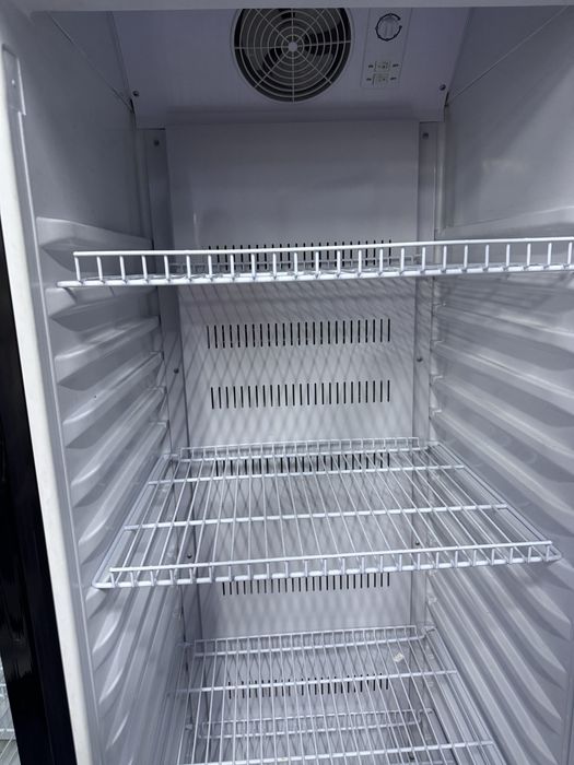 Витринный холодильниң 2шт