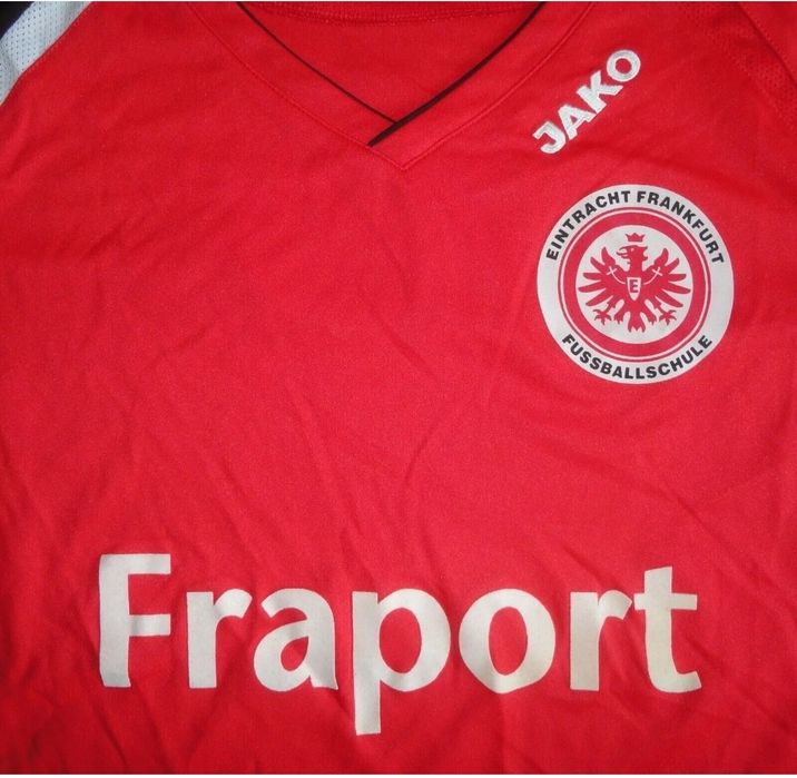Продавам тениска/фланелка/екип на Айнтрахт Франкфурт,размер М