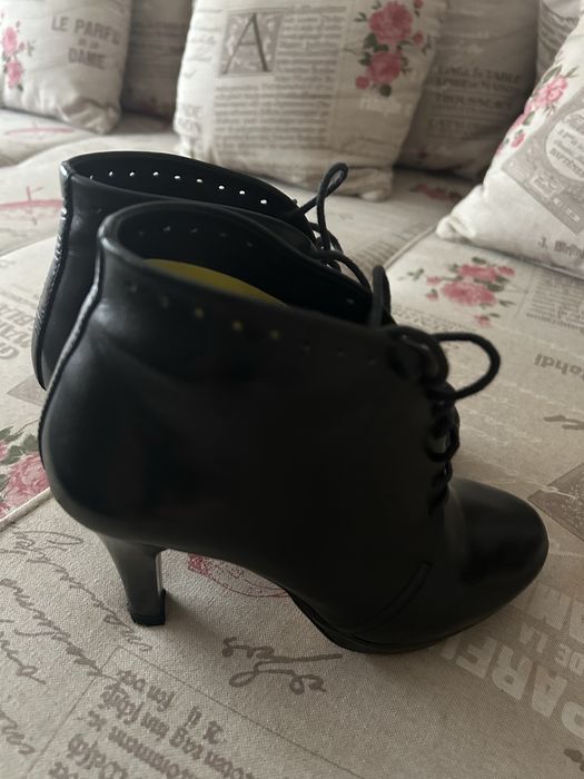 Ghete din piele, marimea 35