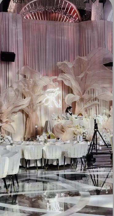 Фотозона с объемными цветами