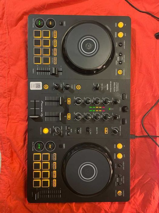 Контролер Pioneer DJ DDJ-FLX4 + RCA кабел + преходници към жак