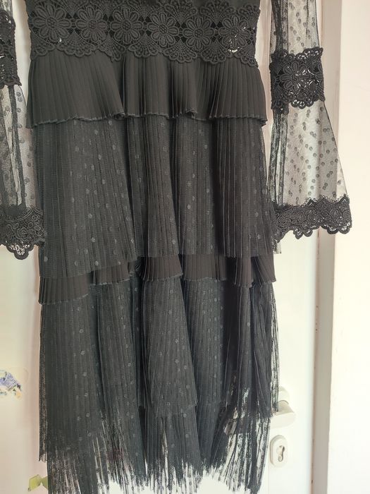 Rochie neagra model Valentino