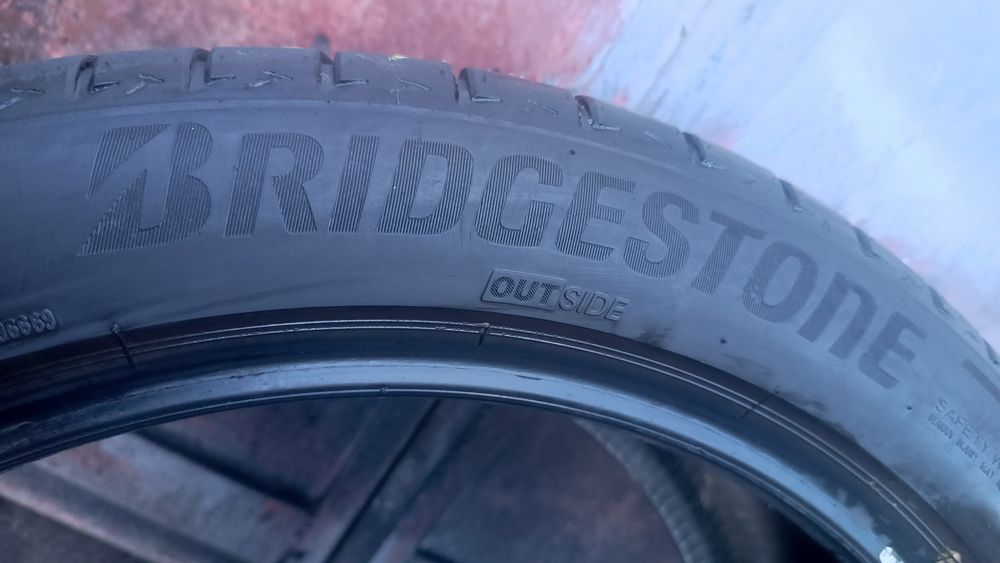 285/40/21 Bridgestone