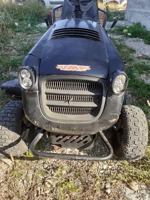 Tractoras de tuns iarba + remorca